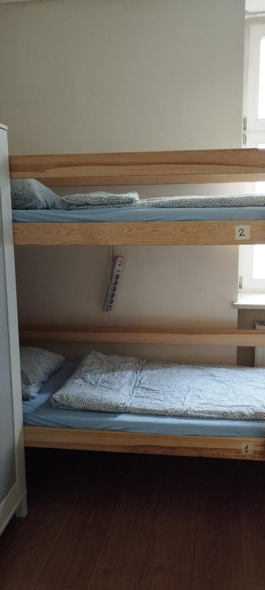 Łóżko w koedukacyjnym pokoju wieloosobowym dla 4 osób